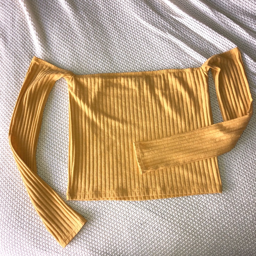 Kendall & kylie off shoulder crop top